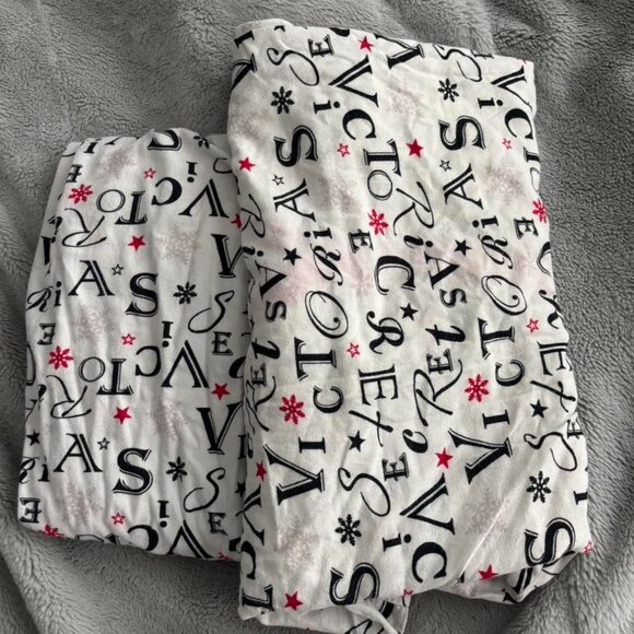 Victoria's Secret PJ Set - Picture 2 of 3